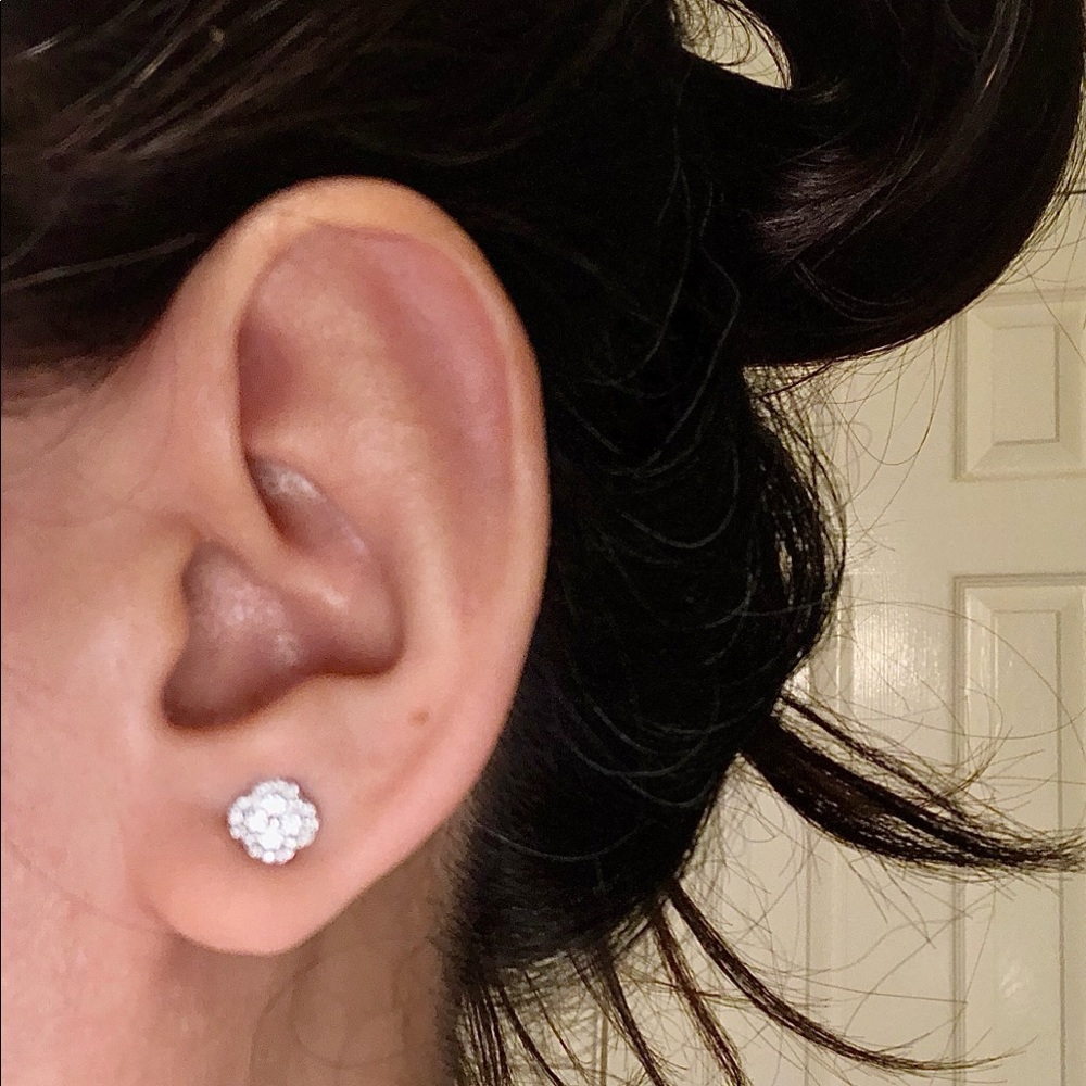 18K CLOVER DIAMOND EARRINGS❤️ - Picture 5 of 15